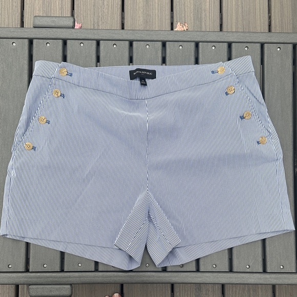 Banana Republic Women's Blue Striped Shorts - Picture 1 of 4